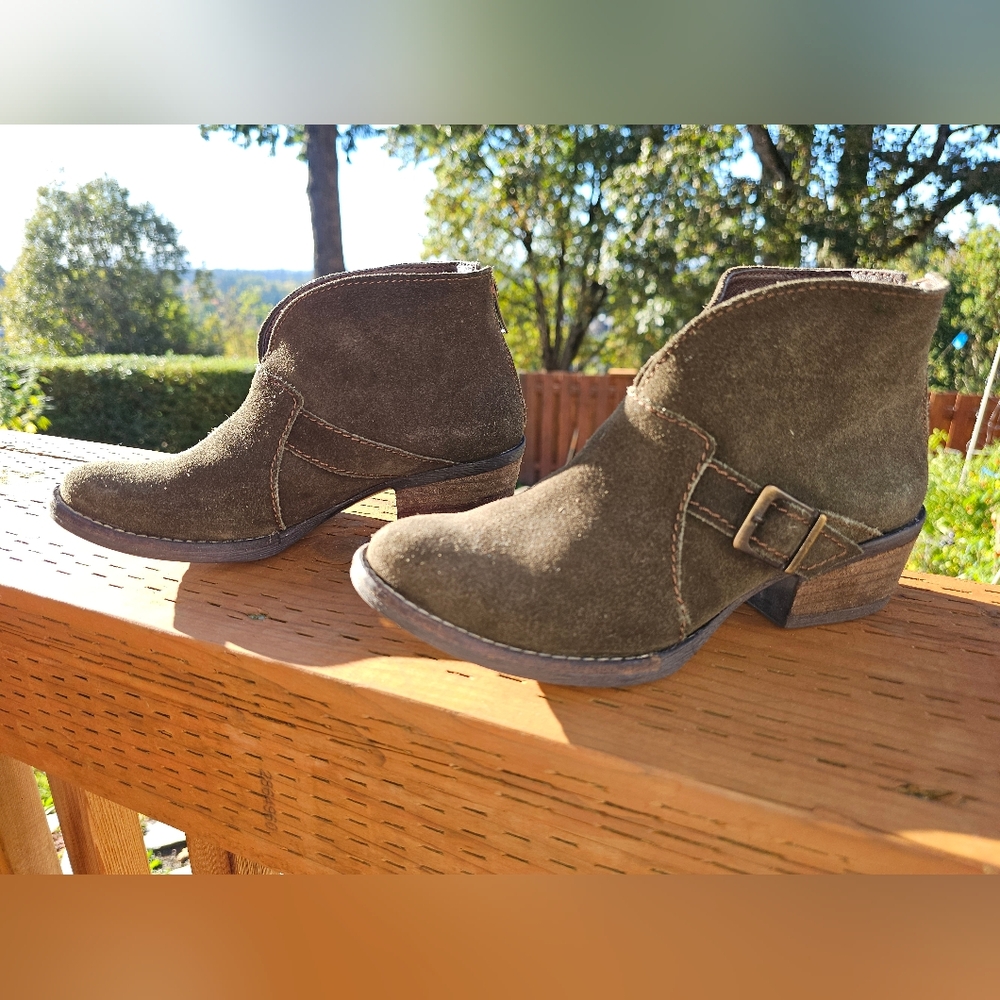 MAS Artisan green Suede boots 6 size